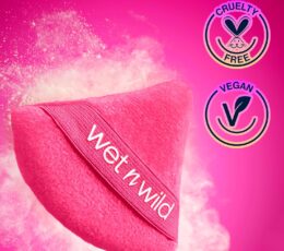 wet n wild Powder Puff, Ultra-Soft Velvet Triangle Puff for Loose & Pressed Powder