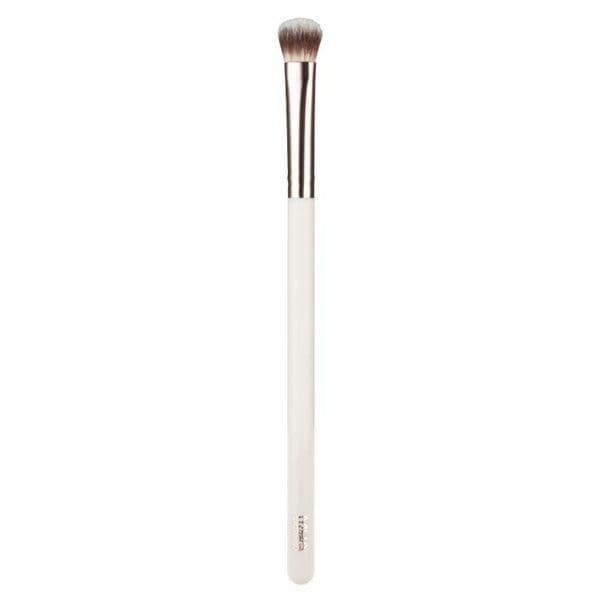mua-flat-eye-base-brush