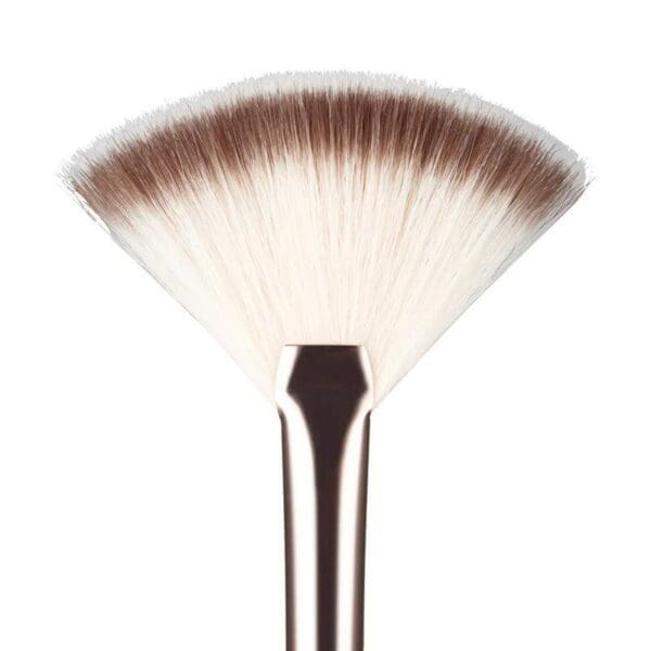mua-highlighting-fan-brush (1)
