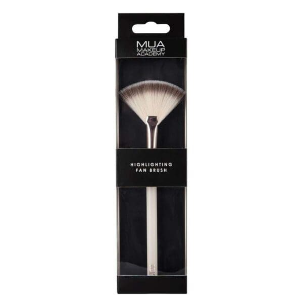 mua-highlighting-fan-brush (2)